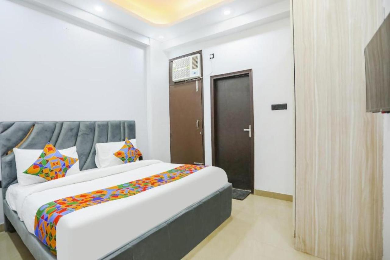 Hotel The Rasa At Vasundhara Gáziábád Kültér fotó