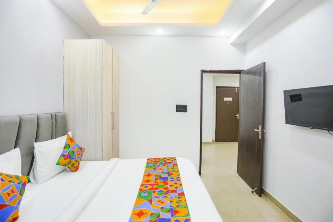 Hotel The Rasa At Vasundhara Gáziábád Kültér fotó