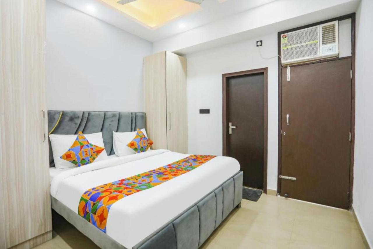Hotel The Rasa At Vasundhara Gáziábád Kültér fotó